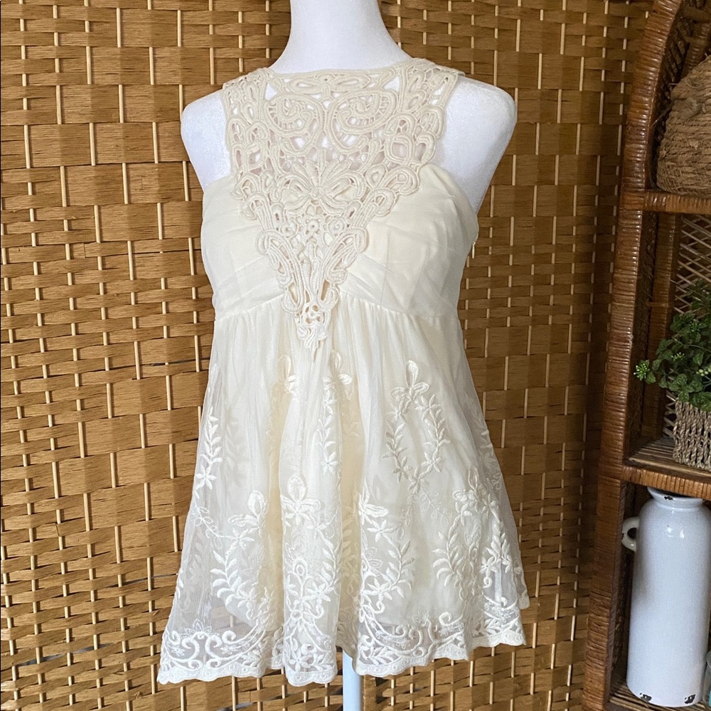 Boston Proper Crochet and Lace sleeveless empire waist Top off white small